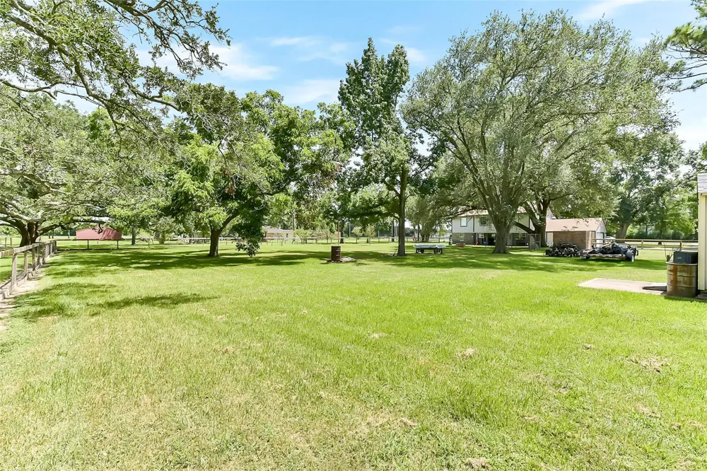 4190 County Road 145 Alvin, TX 77511
