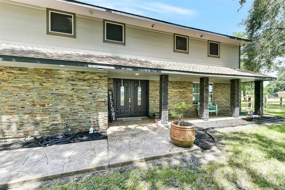 4190 County Road 145 Alvin, TX 77511