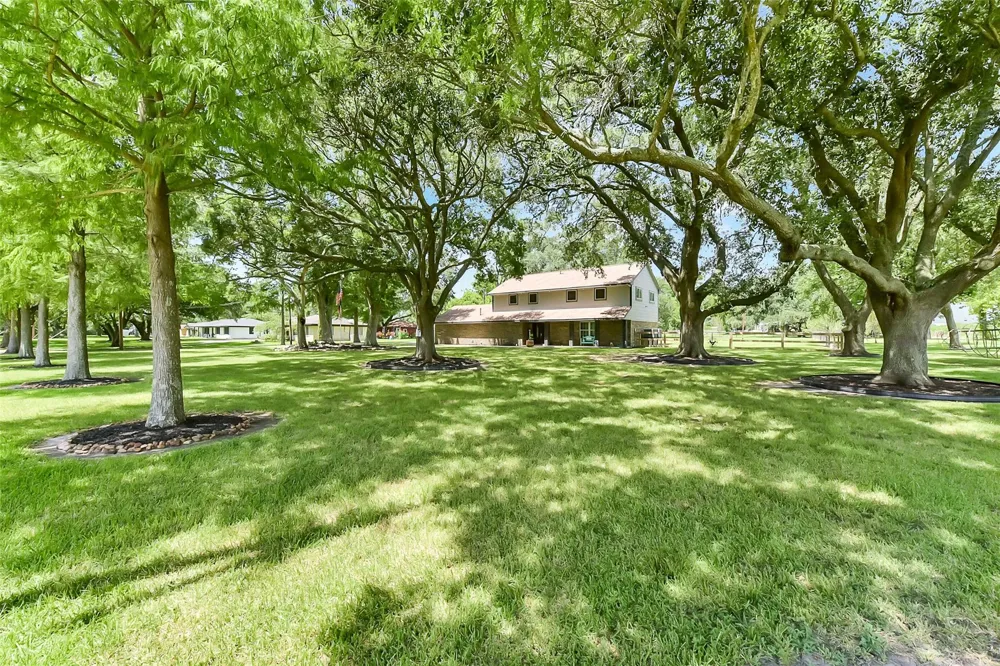 4190 County Road 145 Alvin, TX 77511