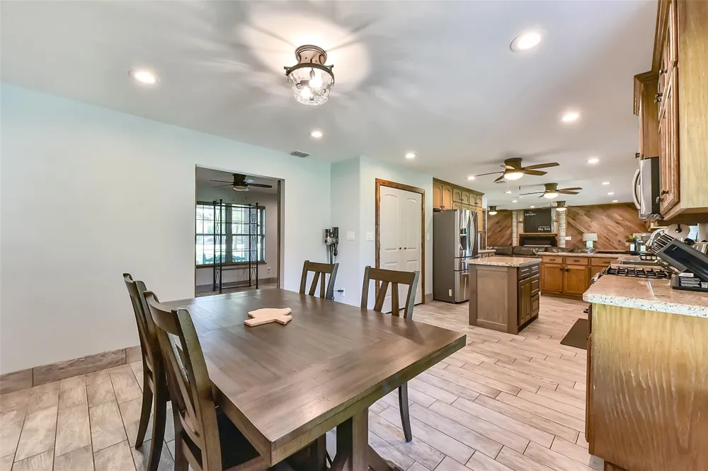 4190 County Road 145 Alvin, TX 77511