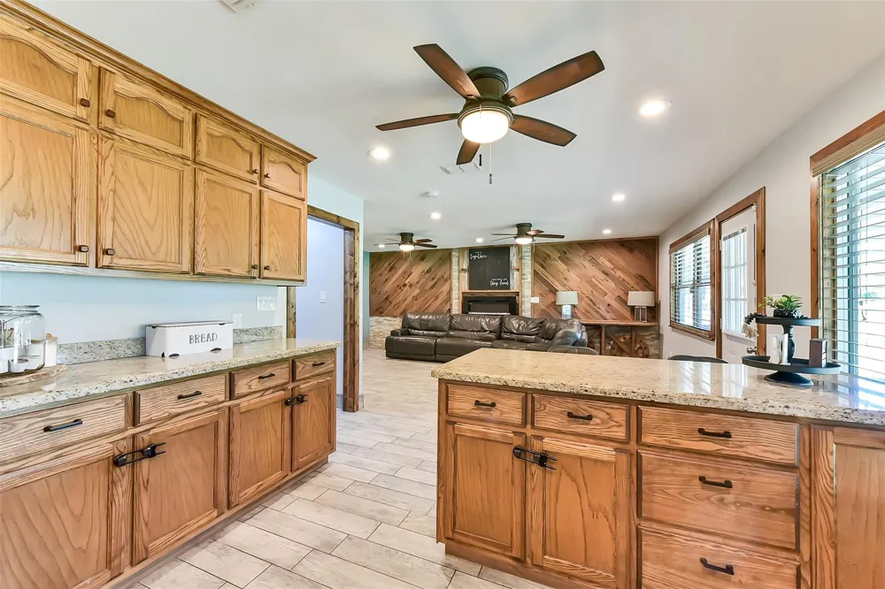 4190 County Road 145 Alvin, TX 77511