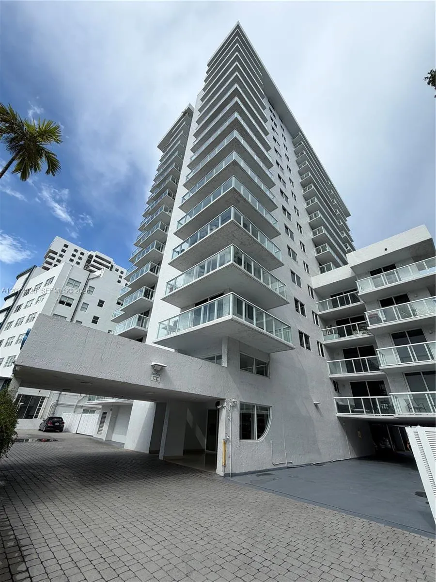 2457 Collins Ave #1405 Miami Beach, FL 33140