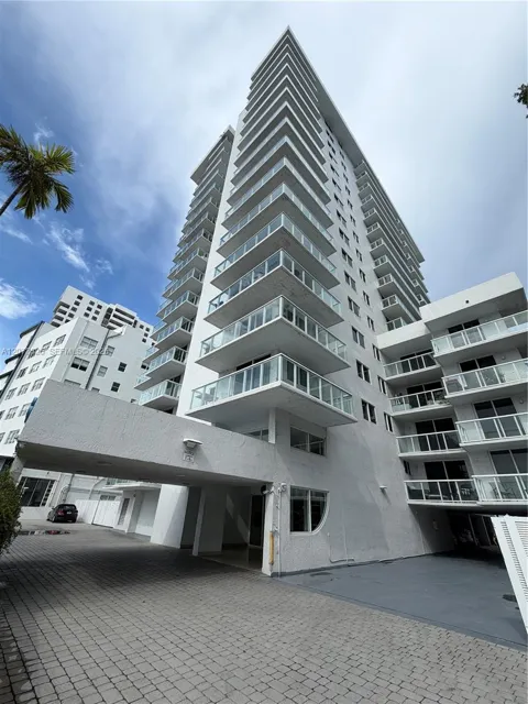 2457 Collins Ave #1405