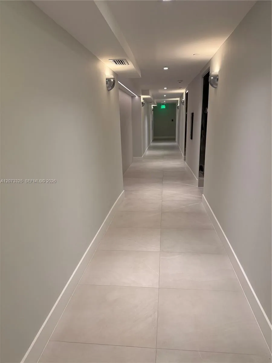 2457 Collins Ave #1405 Miami Beach, FL 33140