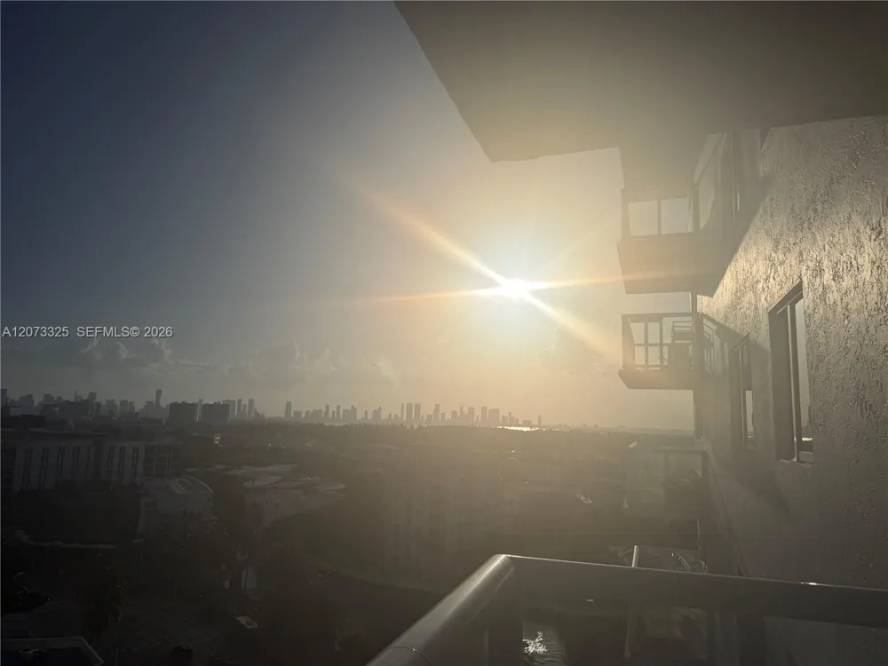 2457 Collins Ave #1405 Miami Beach, FL 33140