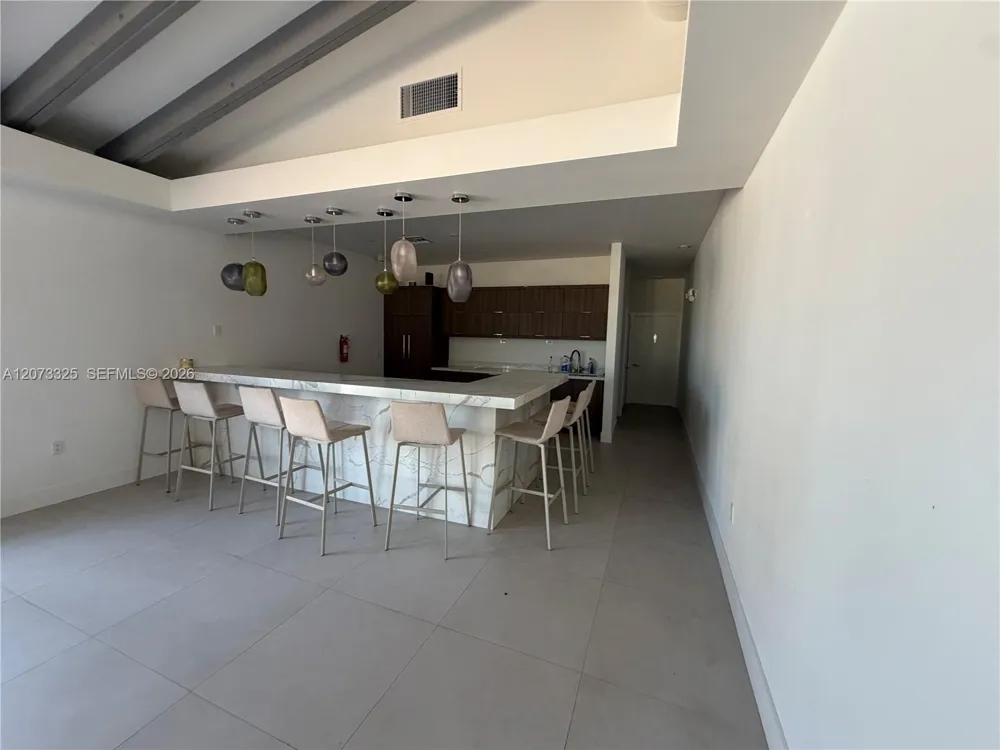 2457 Collins Ave #1405 Miami Beach, FL 33140