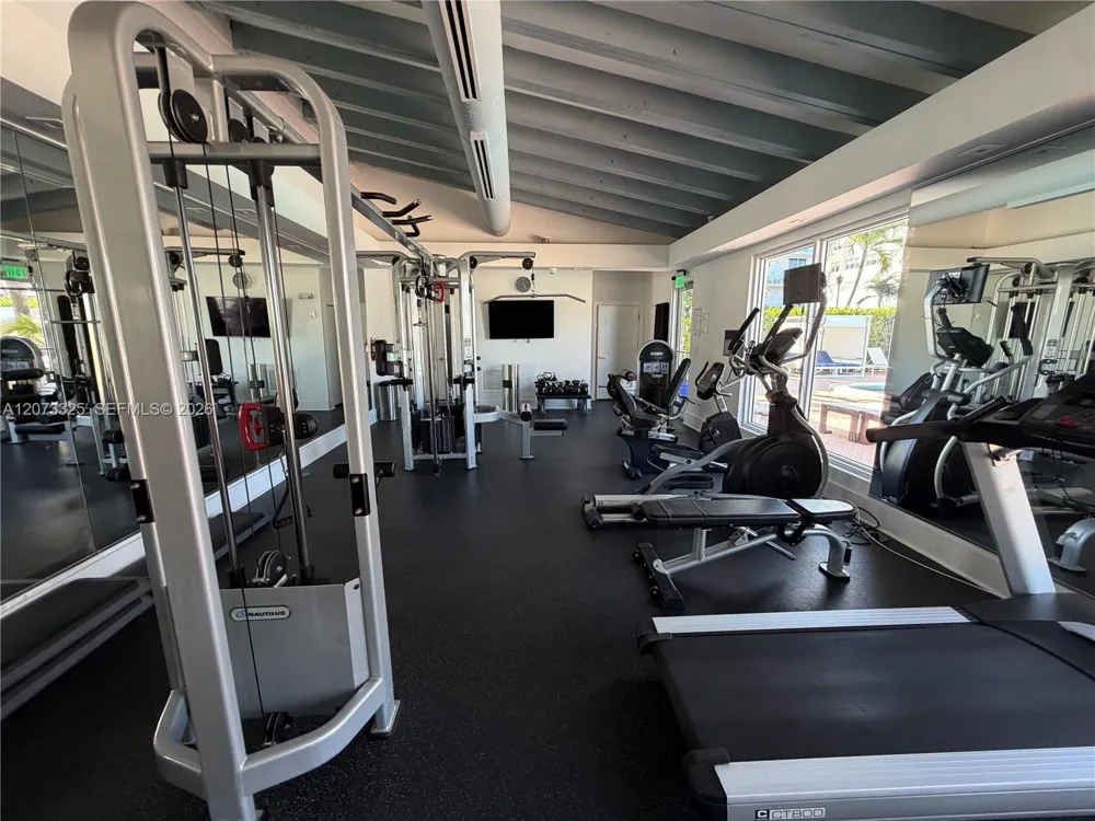 2457 Collins Ave #1405 Miami Beach, FL 33140