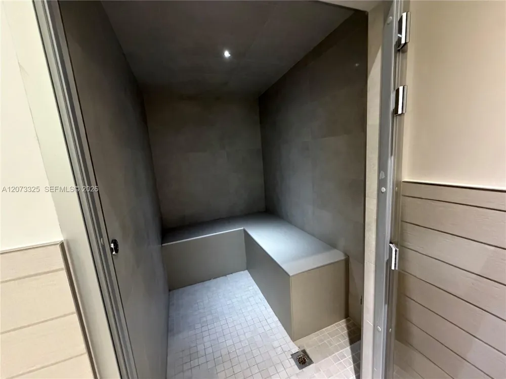 2457 Collins Ave #1405 Miami Beach, FL 33140