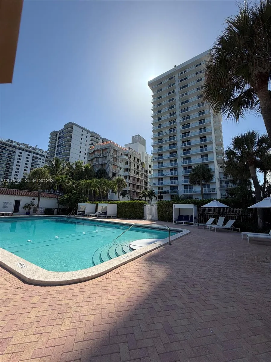 2457 Collins Ave #1405 Miami Beach, FL 33140
