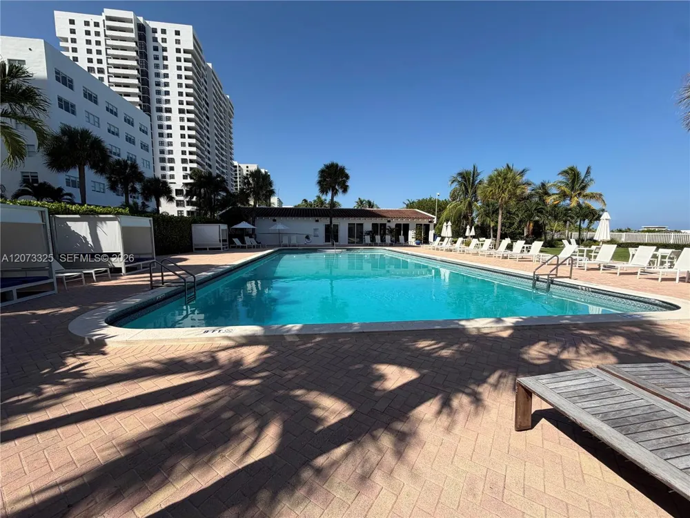 2457 Collins Ave #1405 Miami Beach, FL 33140