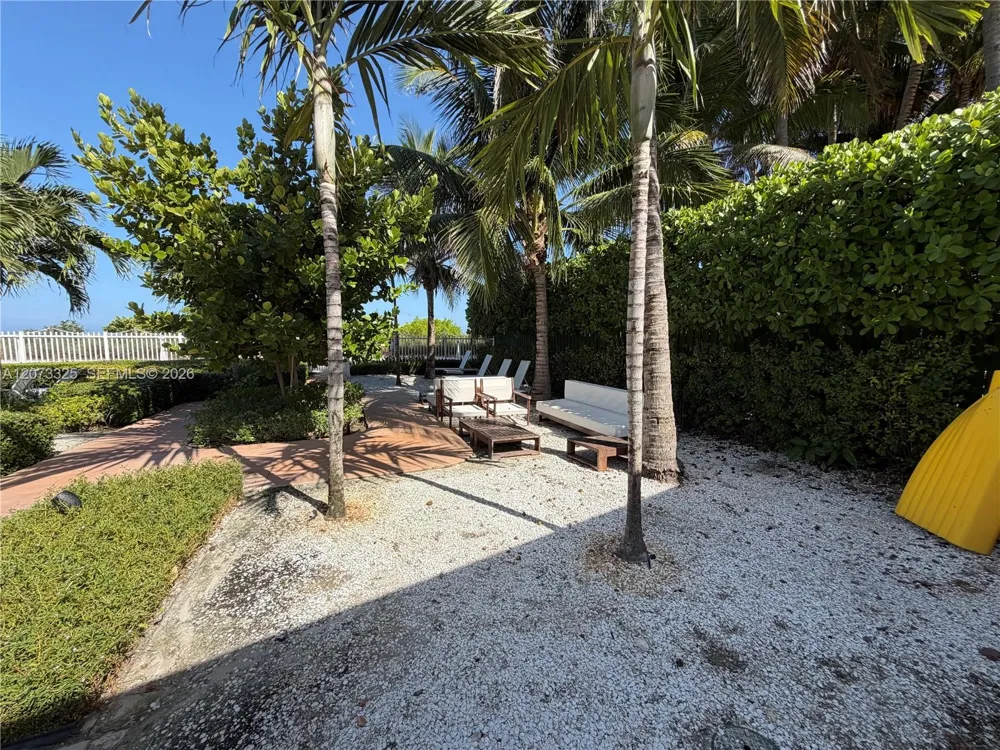 2457 Collins Ave #1405 Miami Beach, FL 33140