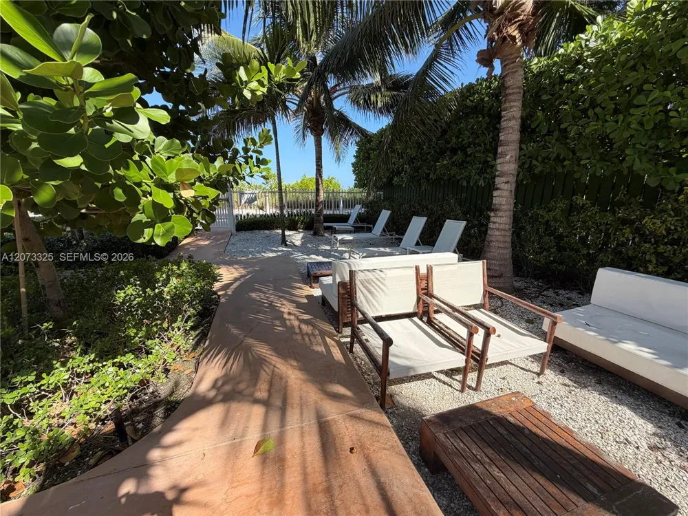 2457 Collins Ave #1405 Miami Beach, FL 33140