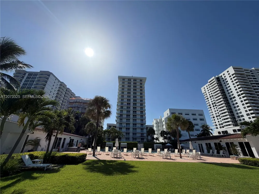 2457 Collins Ave #1405 Miami Beach, FL 33140