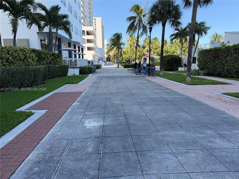 2457 Collins Ave #1405 Miami Beach, FL 33140