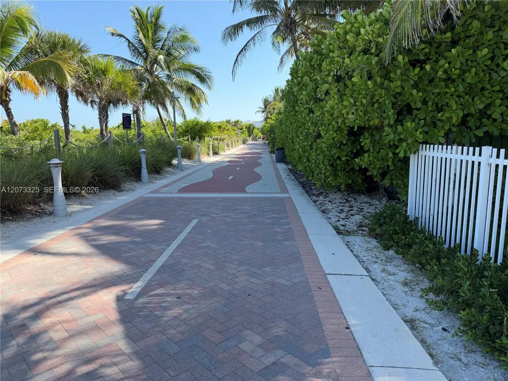 2457 Collins Ave #1405 Miami Beach, FL 33140