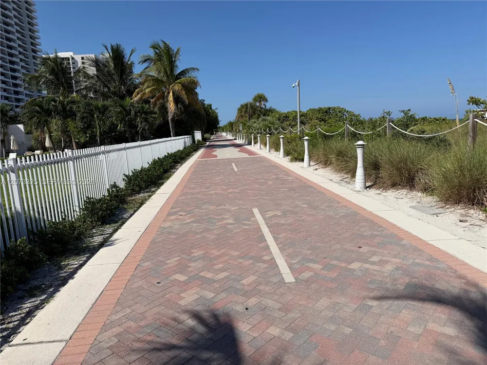 2457 Collins Ave #1405 Miami Beach, FL 33140