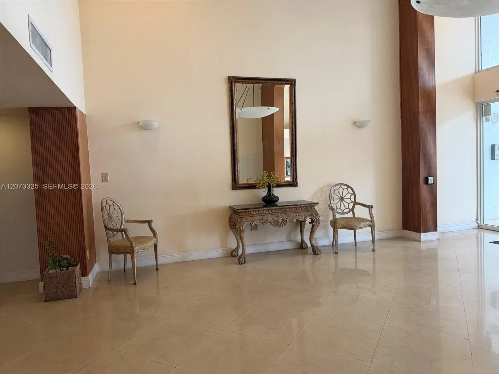 2457 Collins Ave #1405 Miami Beach, FL 33140