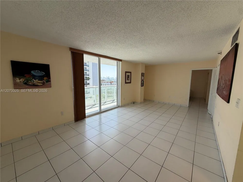 2457 Collins Ave #1405 Miami Beach, FL 33140