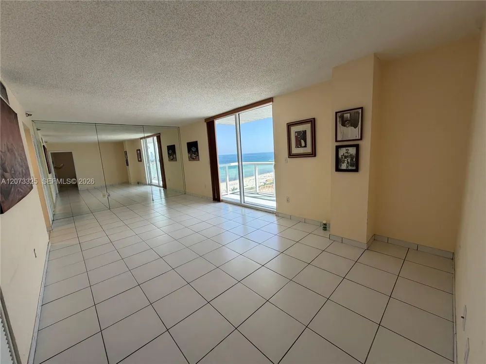 2457 Collins Ave #1405 Miami Beach, FL 33140