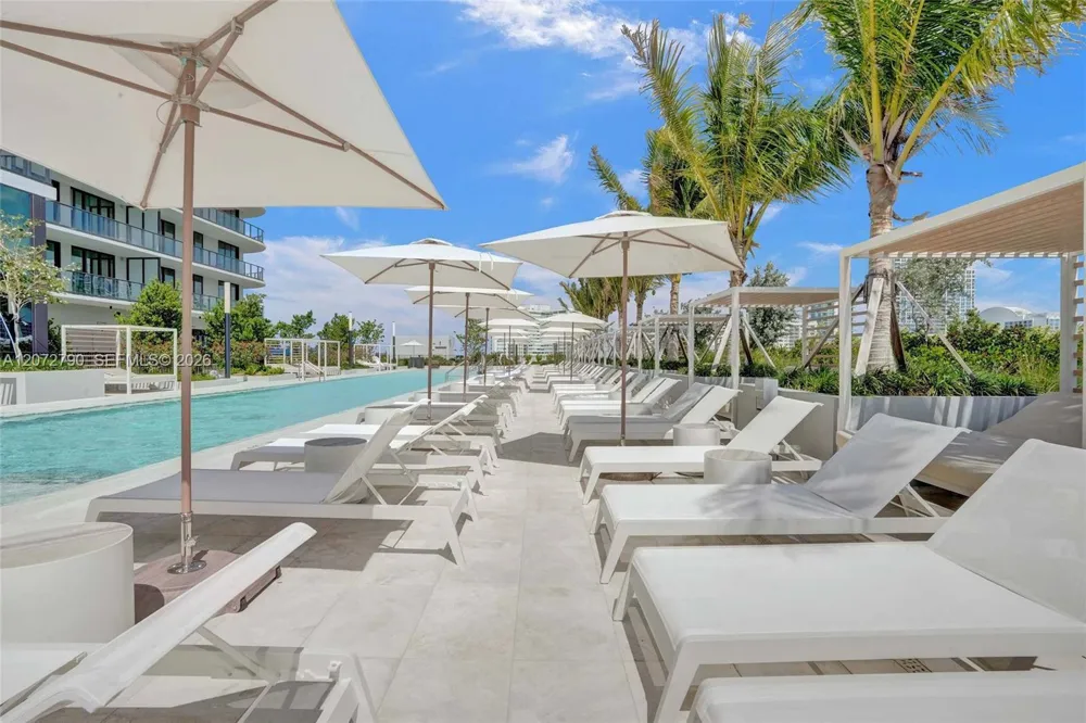 580 72nd St #1012 Miami Beach, FL 33141