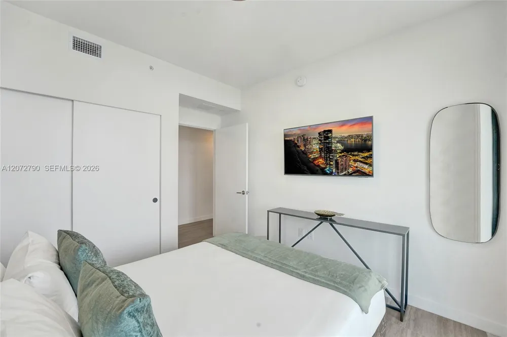 580 72nd St #1012 Miami Beach, FL 33141