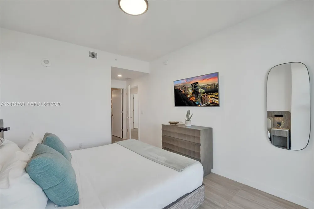 580 72nd St #1012 Miami Beach, FL 33141