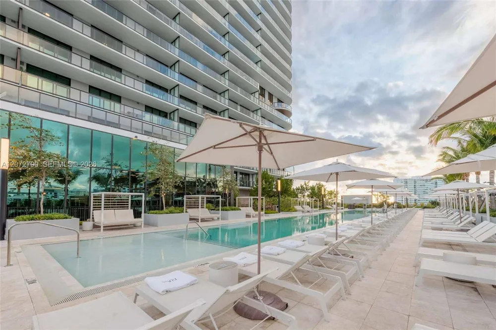 580 72nd St #1012 Miami Beach, FL 33141