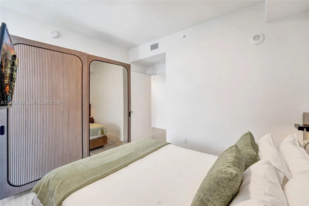 580 72nd St #1012 Miami Beach, FL 33141