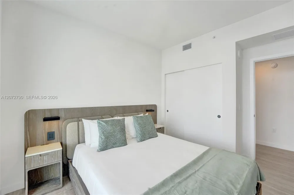 580 72nd St #1012 Miami Beach, FL 33141