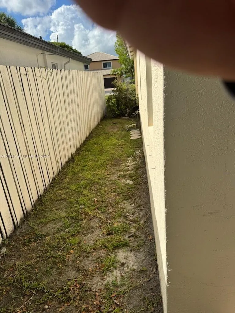 20815 NW 15th St Pembroke Pines, FL 33029