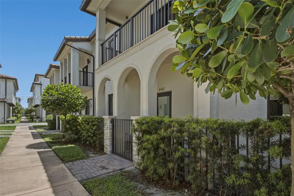 4532 NW 83 PSGE #0 Doral, FL 33166