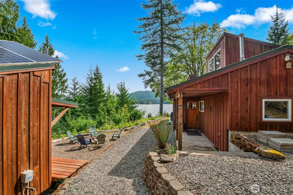 2190 W Cushman Ridge Drive Hoodsport, WA 98563