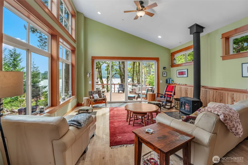 2190 W Cushman Ridge Drive Hoodsport, WA 98563