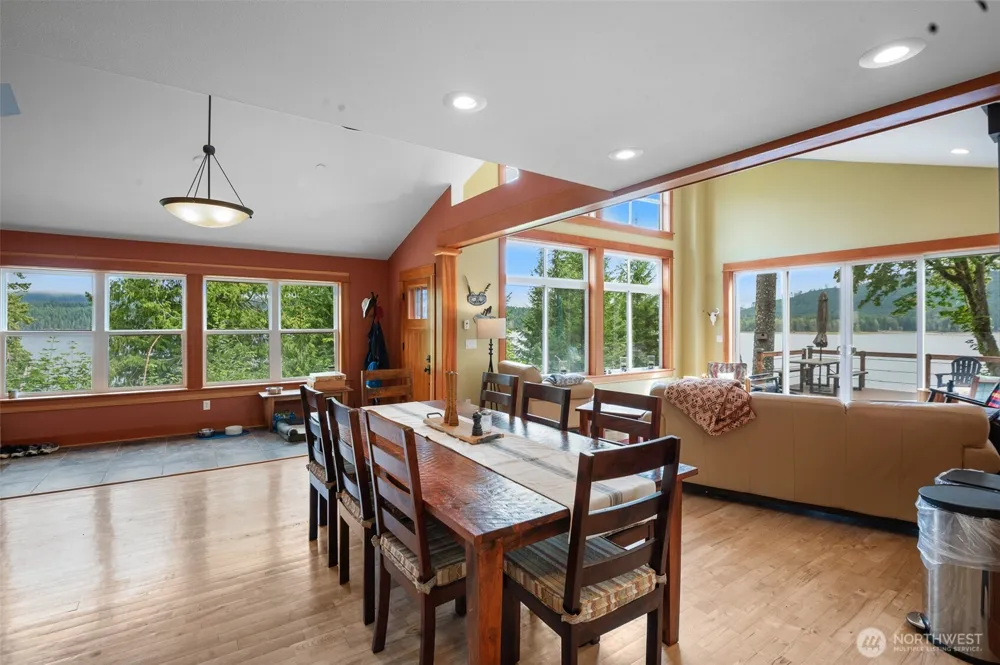 2190 W Cushman Ridge Drive Hoodsport, WA 98563