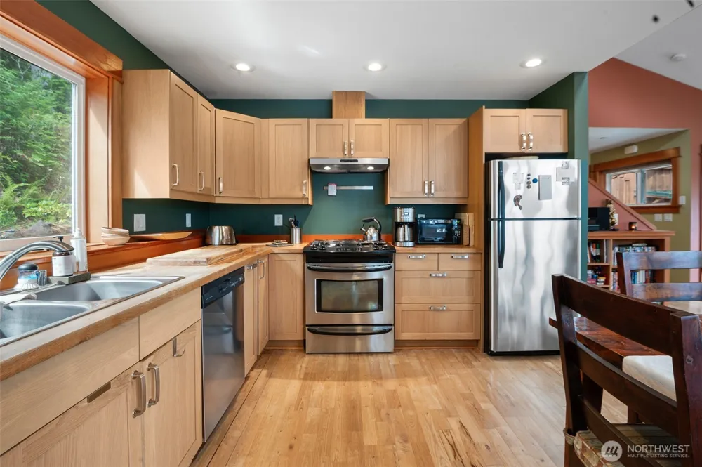 2190 W Cushman Ridge Drive Hoodsport, WA 98563