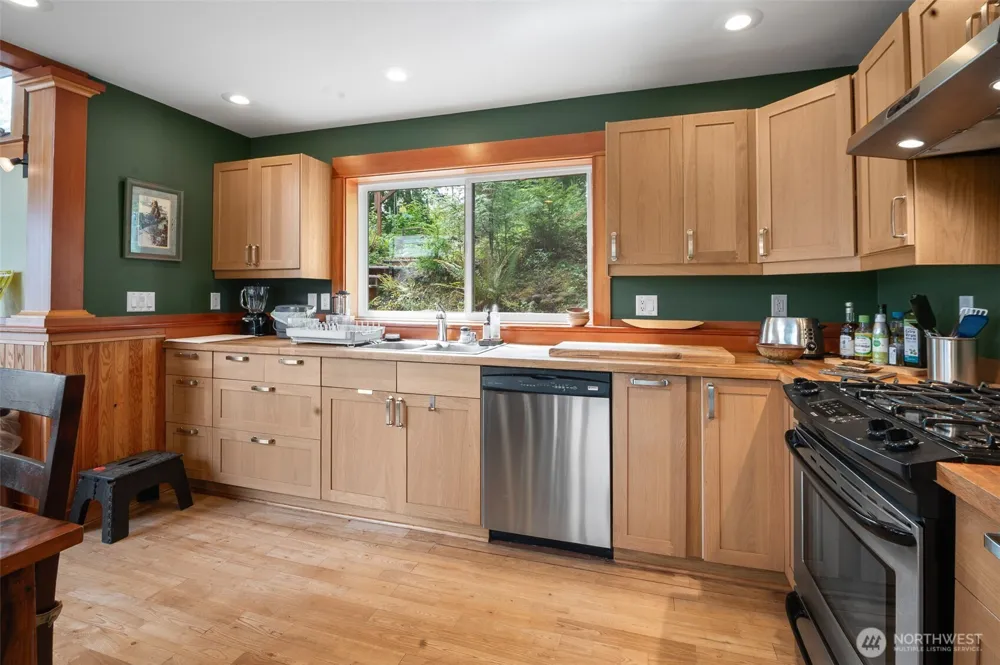 2190 W Cushman Ridge Drive Hoodsport, WA 98563