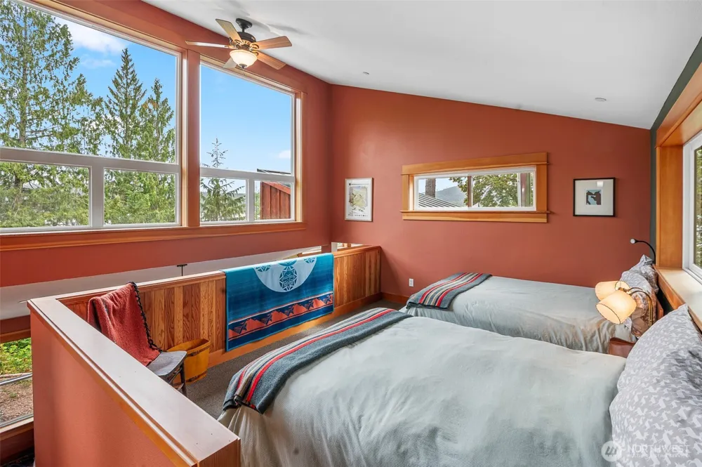 2190 W Cushman Ridge Drive Hoodsport, WA 98563
