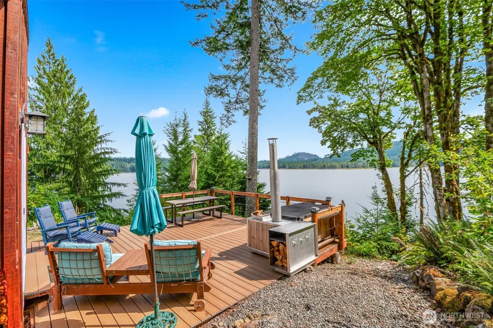 2190 W Cushman Ridge Drive Hoodsport, WA 98563