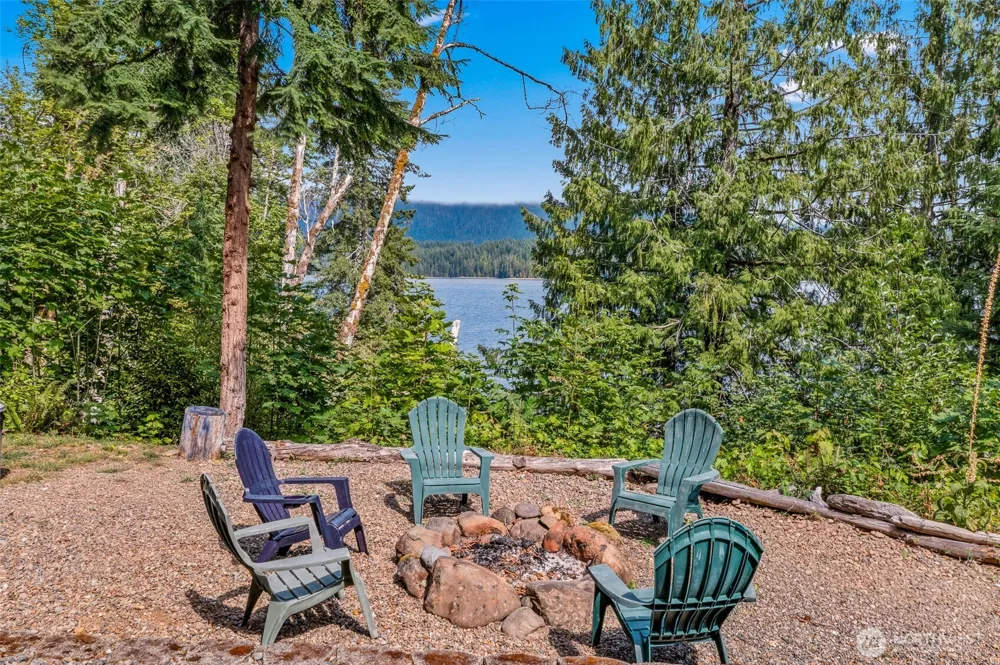 2190 W Cushman Ridge Drive Hoodsport, WA 98563