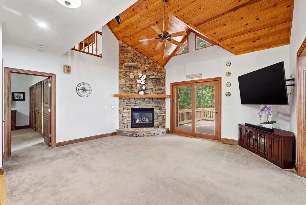452 Cumberland Cove Rd Monterey, TN 38574