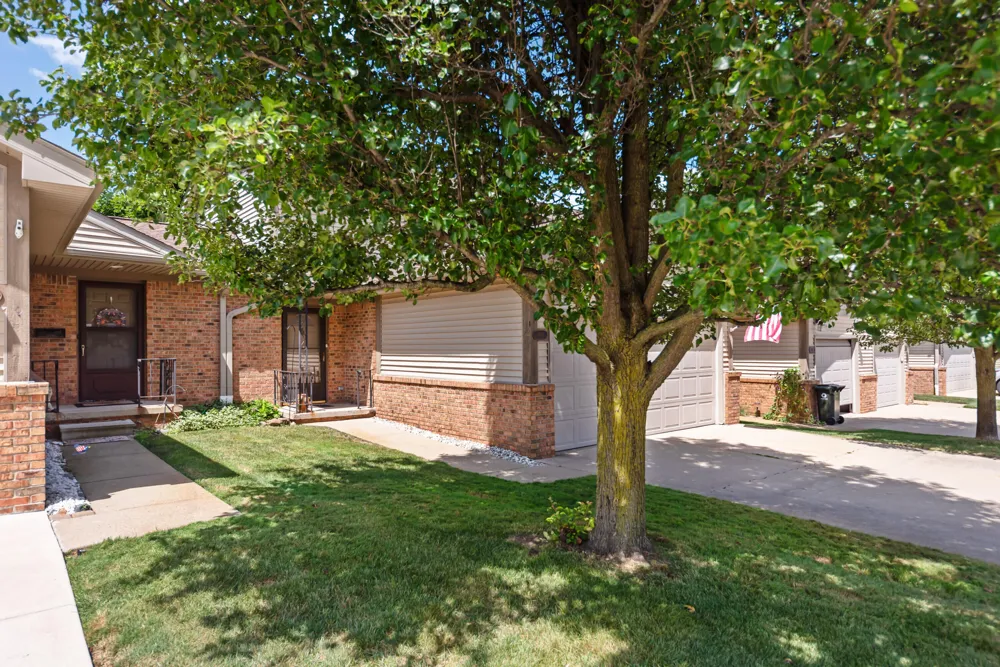 908 Moore Drive Chelsea City, MI 48118