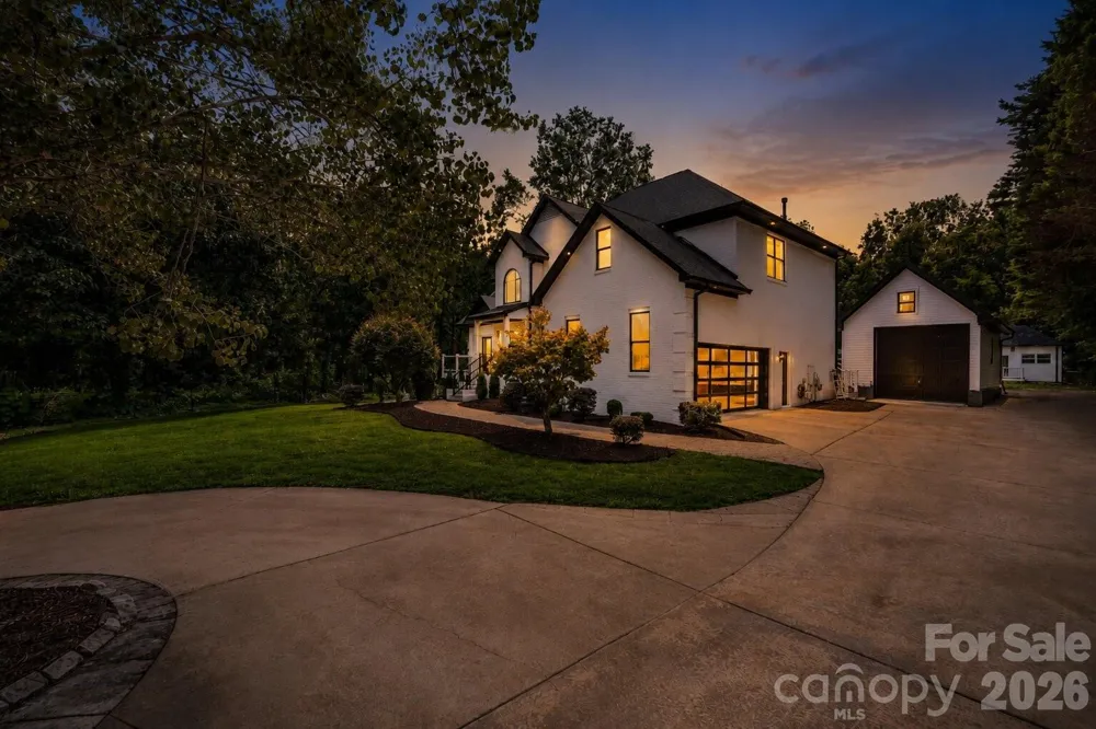 9827 Potter Road Matthews, NC 28104