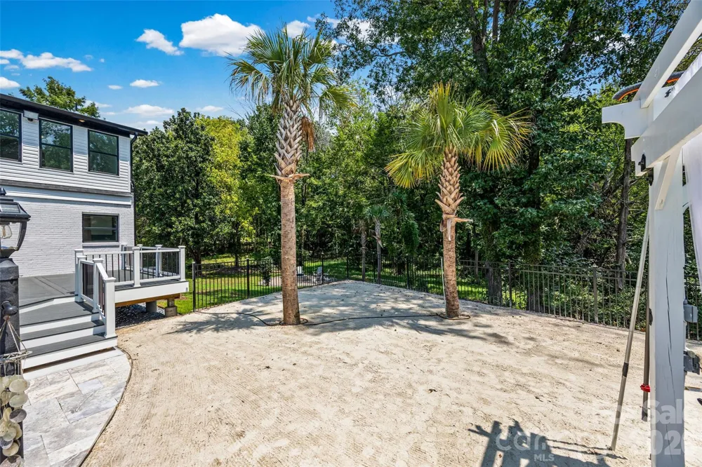9827 Potter Road Matthews, NC 28104