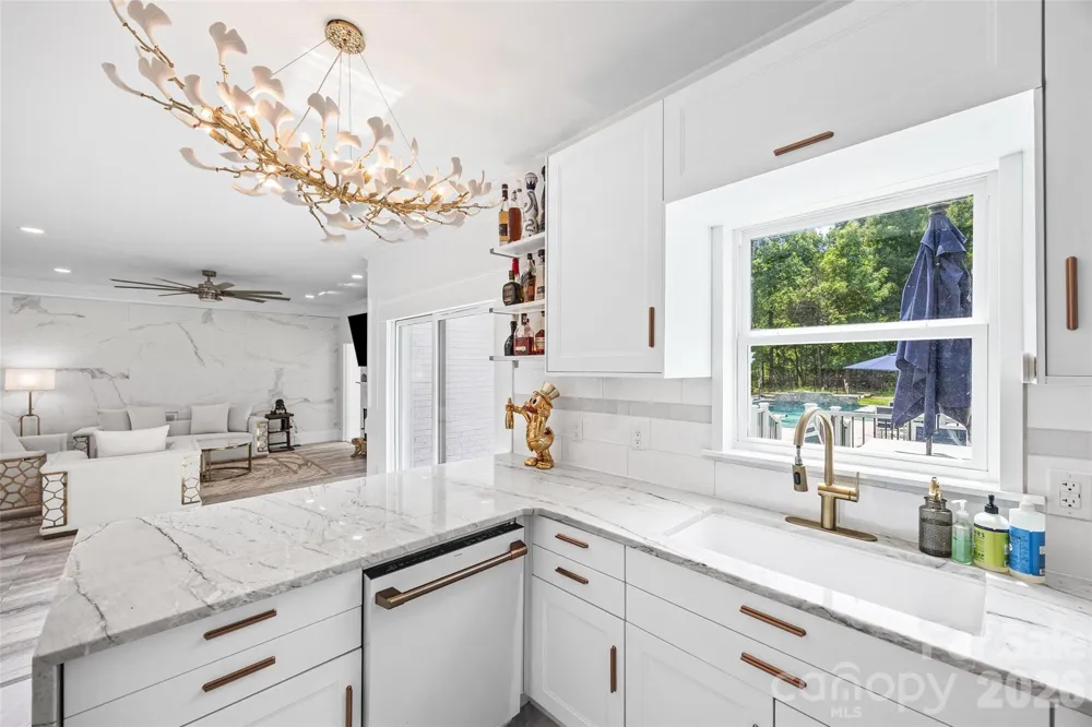9827 Potter Road Matthews, NC 28104