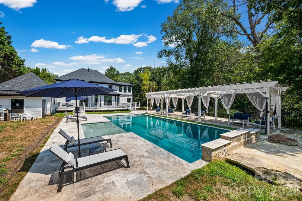 9827 Potter Road Matthews, NC 28104