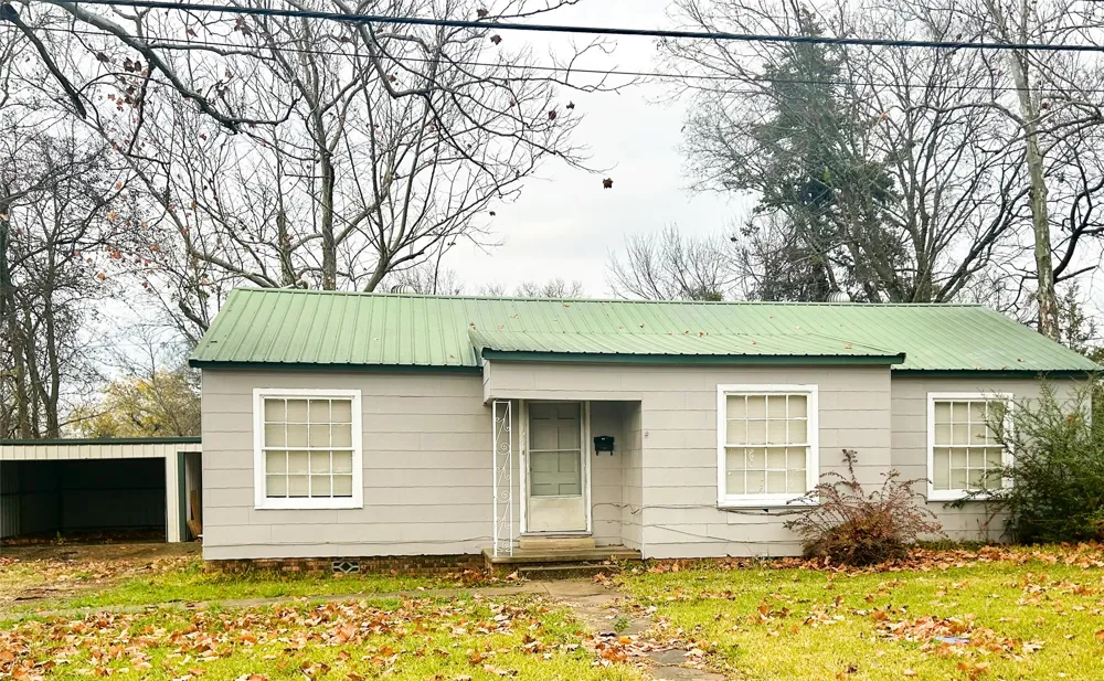 1701 W Main Clarksville, TX 75426