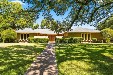 5104 Lake Jackson Drive