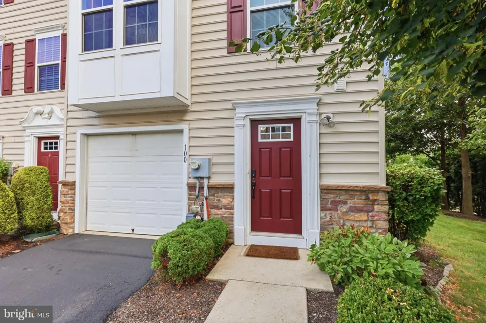 100 SUSAN CIRCLE North Wales, PA 19454