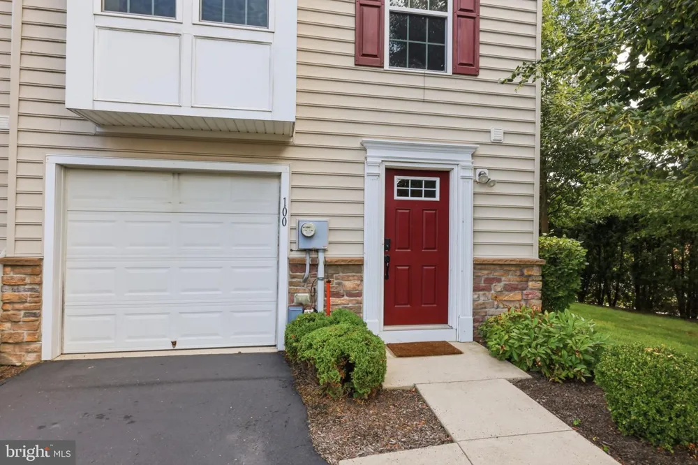 100 SUSAN CIRCLE North Wales, PA 19454