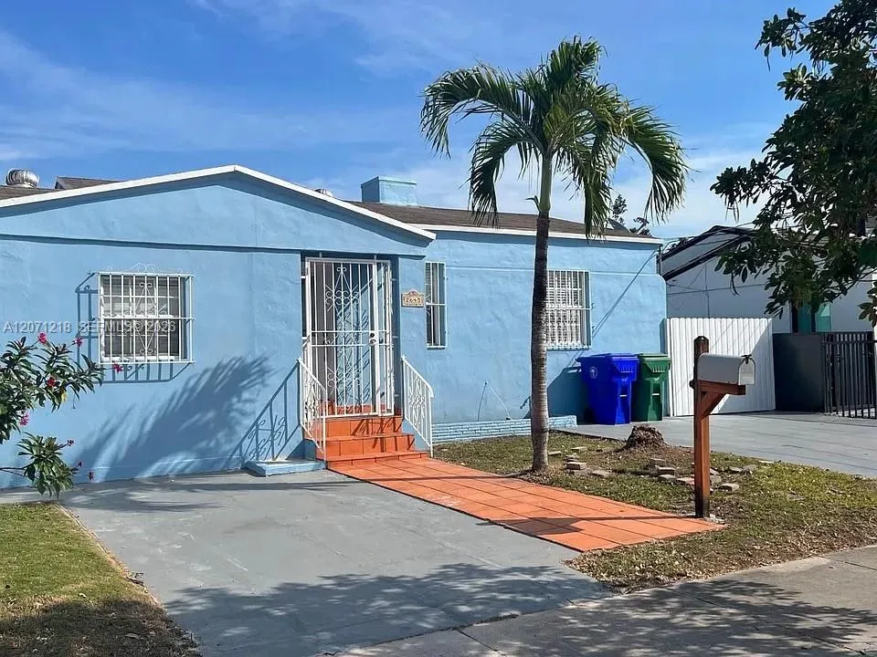 2645 SW 33rd Ave Miami, FL 33133